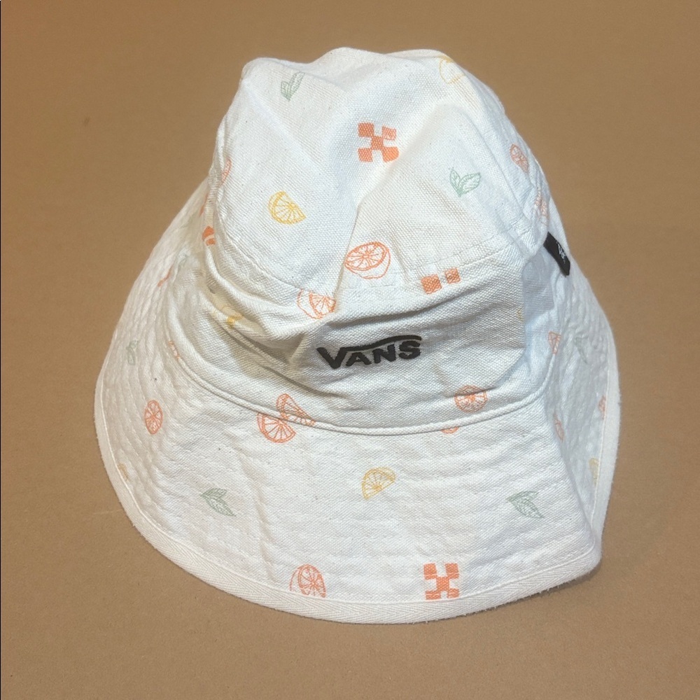 VANS LIZZIE ARMANTO BUCKET HAT IN NATURAL (UNISEX) With fruit and leaves design